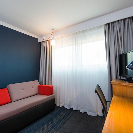 Holiday Inn Express Stoke-On-Trent By Ihg Exterior photo