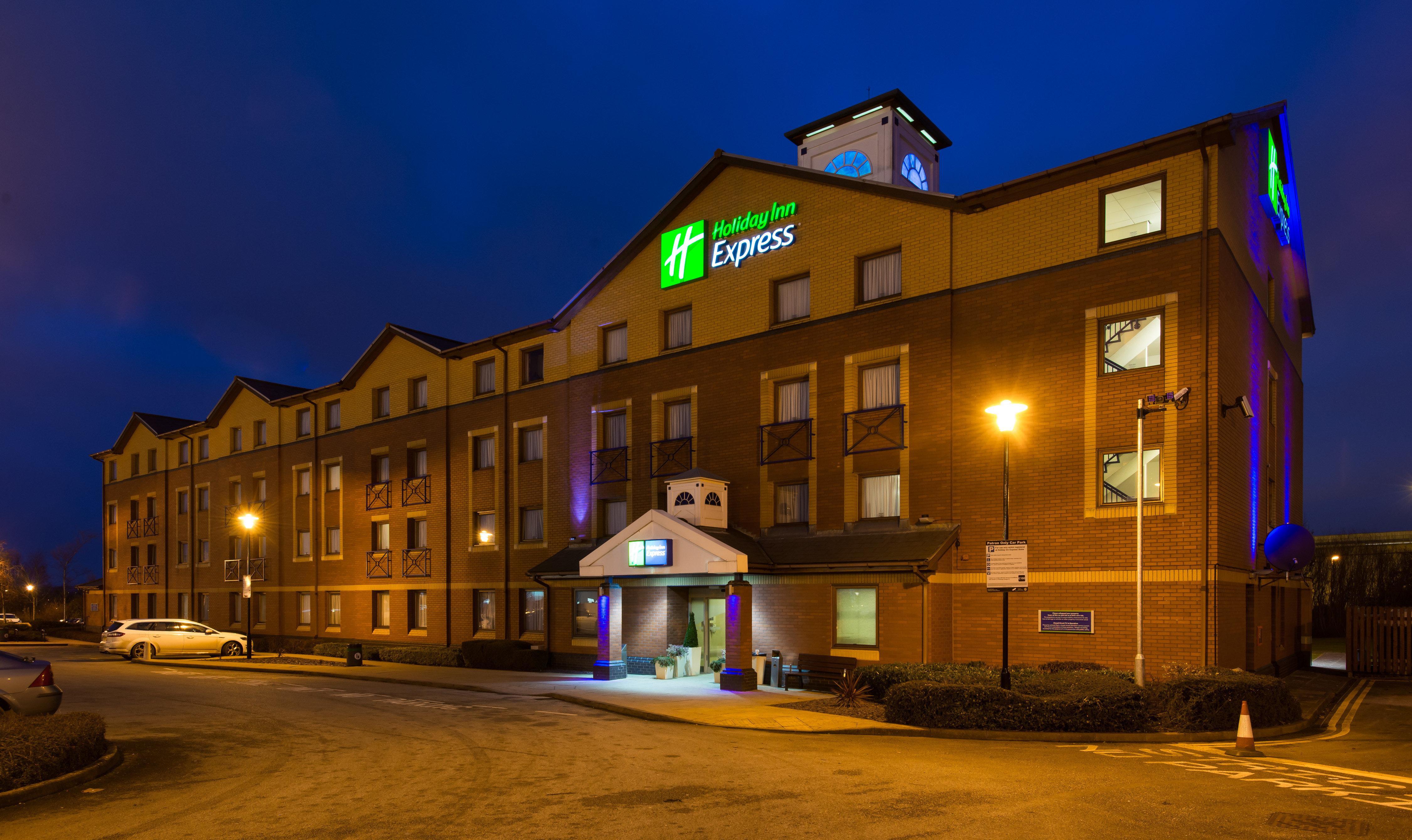 Holiday Inn Express Stoke-On-Trent By Ihg Exterior photo