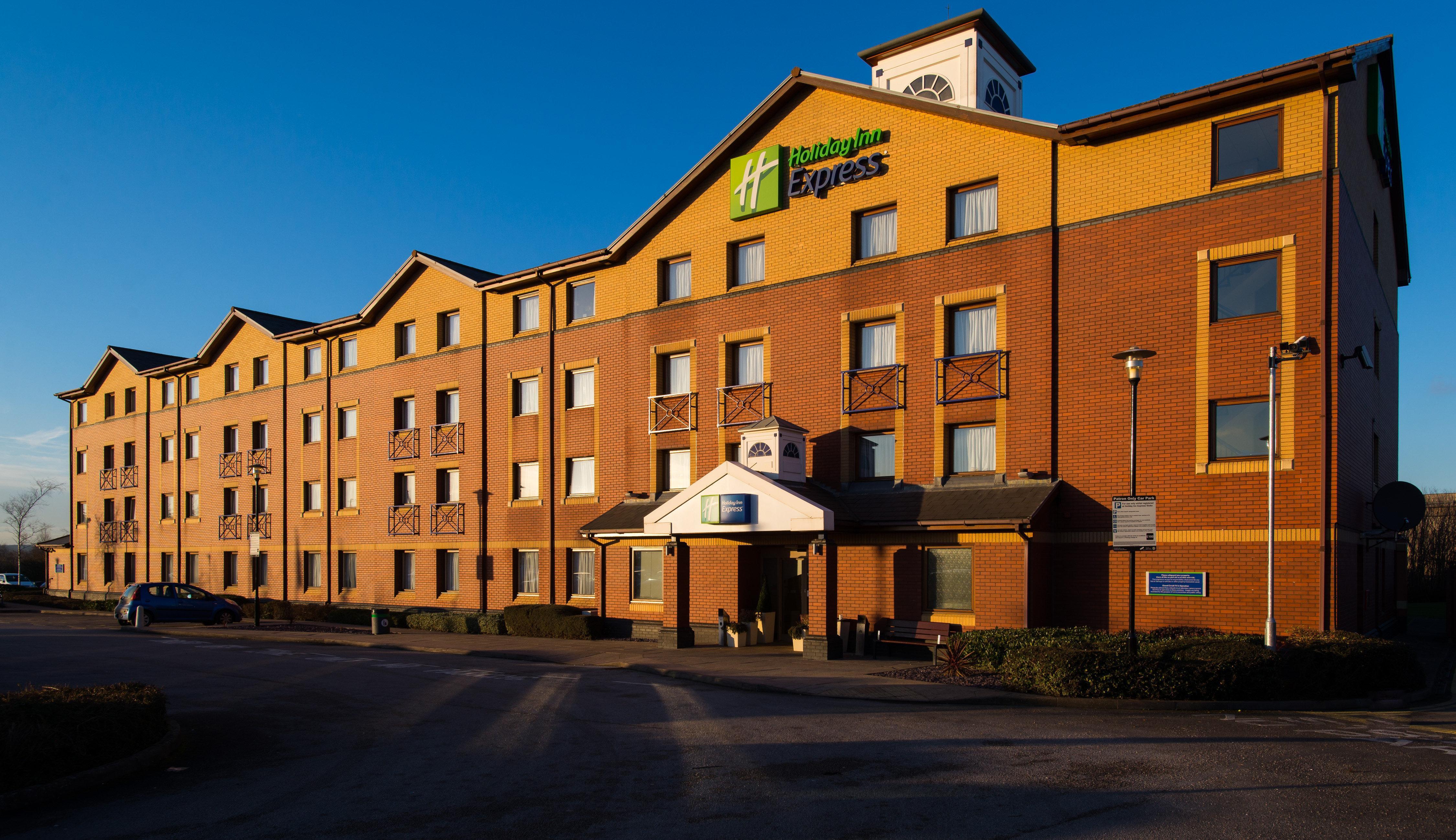 Holiday Inn Express Stoke-On-Trent By Ihg Exterior photo