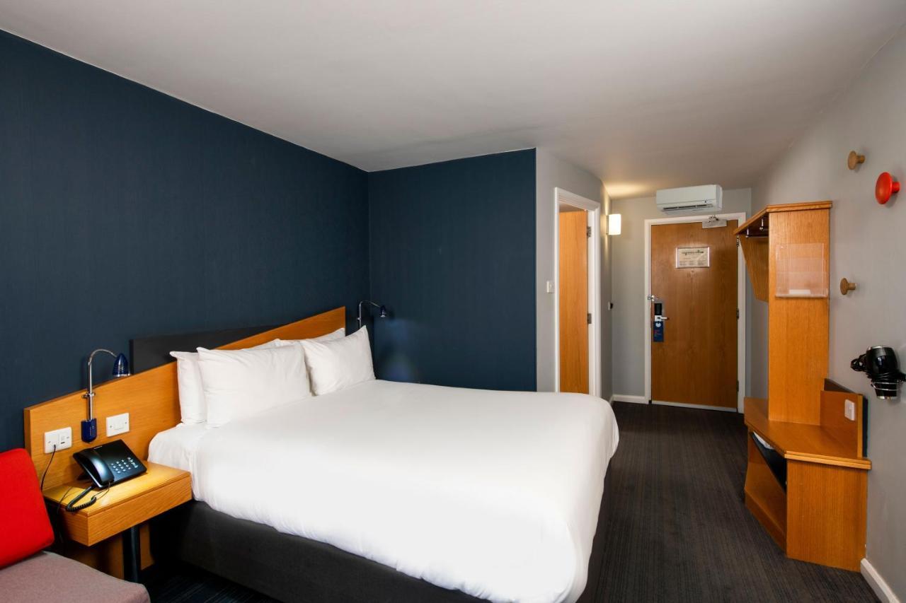 Holiday Inn Express Stoke-On-Trent By Ihg Exterior photo