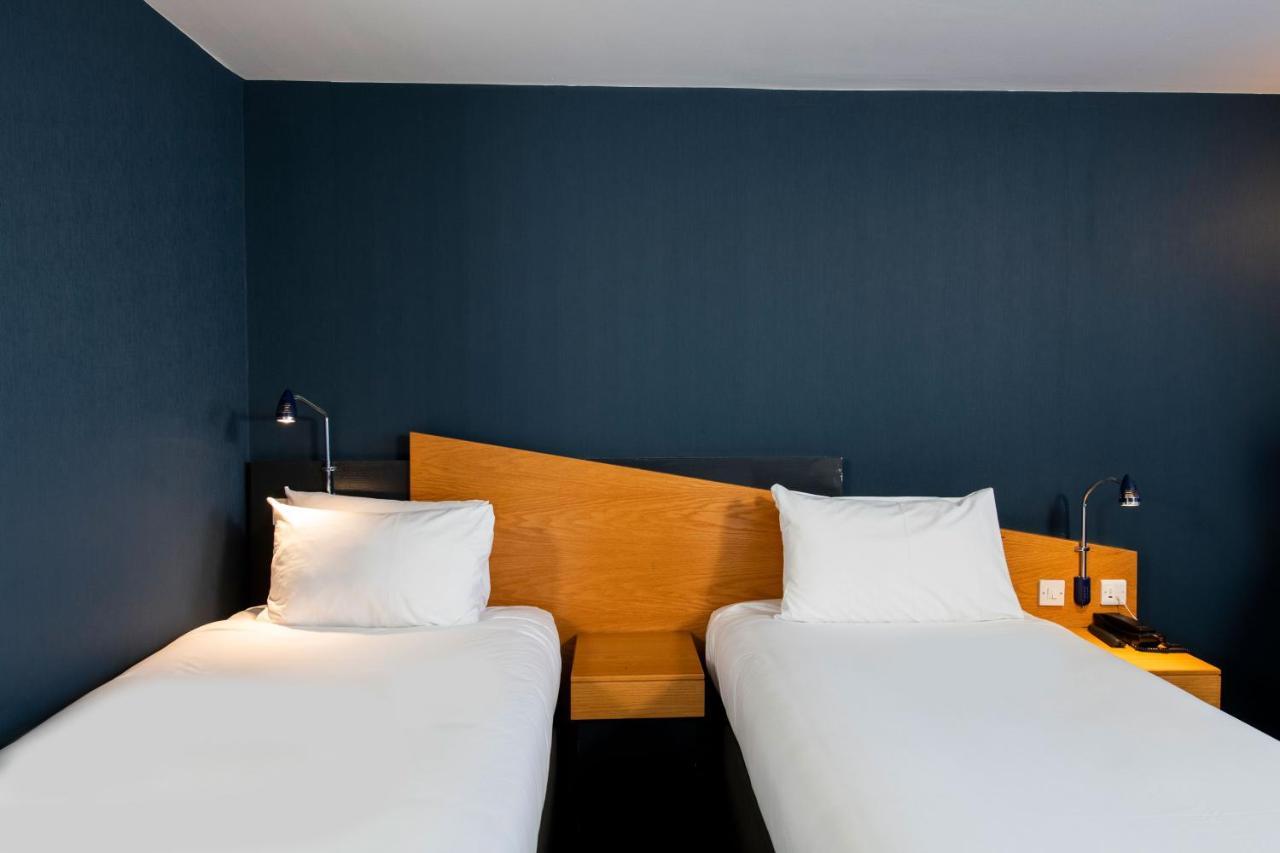 Holiday Inn Express Stoke-On-Trent By Ihg Exterior photo