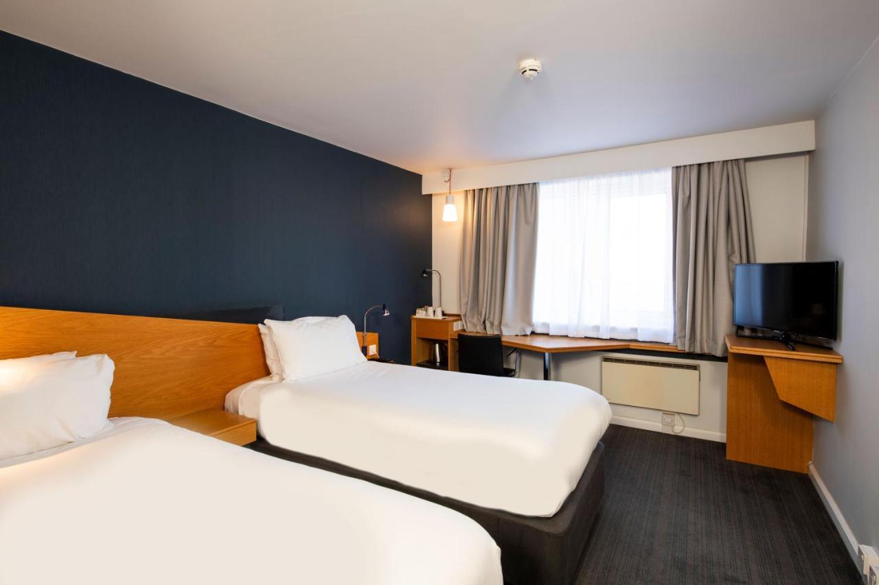 Holiday Inn Express Stoke-On-Trent By Ihg Exterior photo