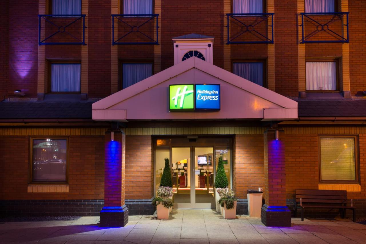 Holiday Inn Express Stoke-On-Trent By Ihg Exterior photo