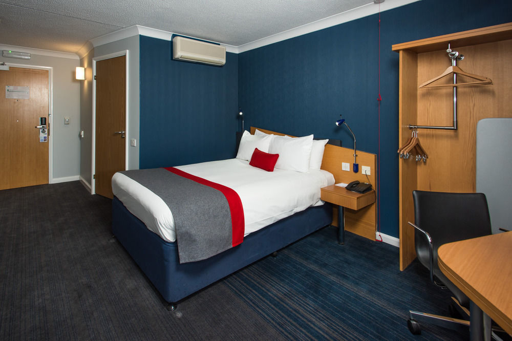 Holiday Inn Express Stoke-On-Trent By Ihg Exterior photo