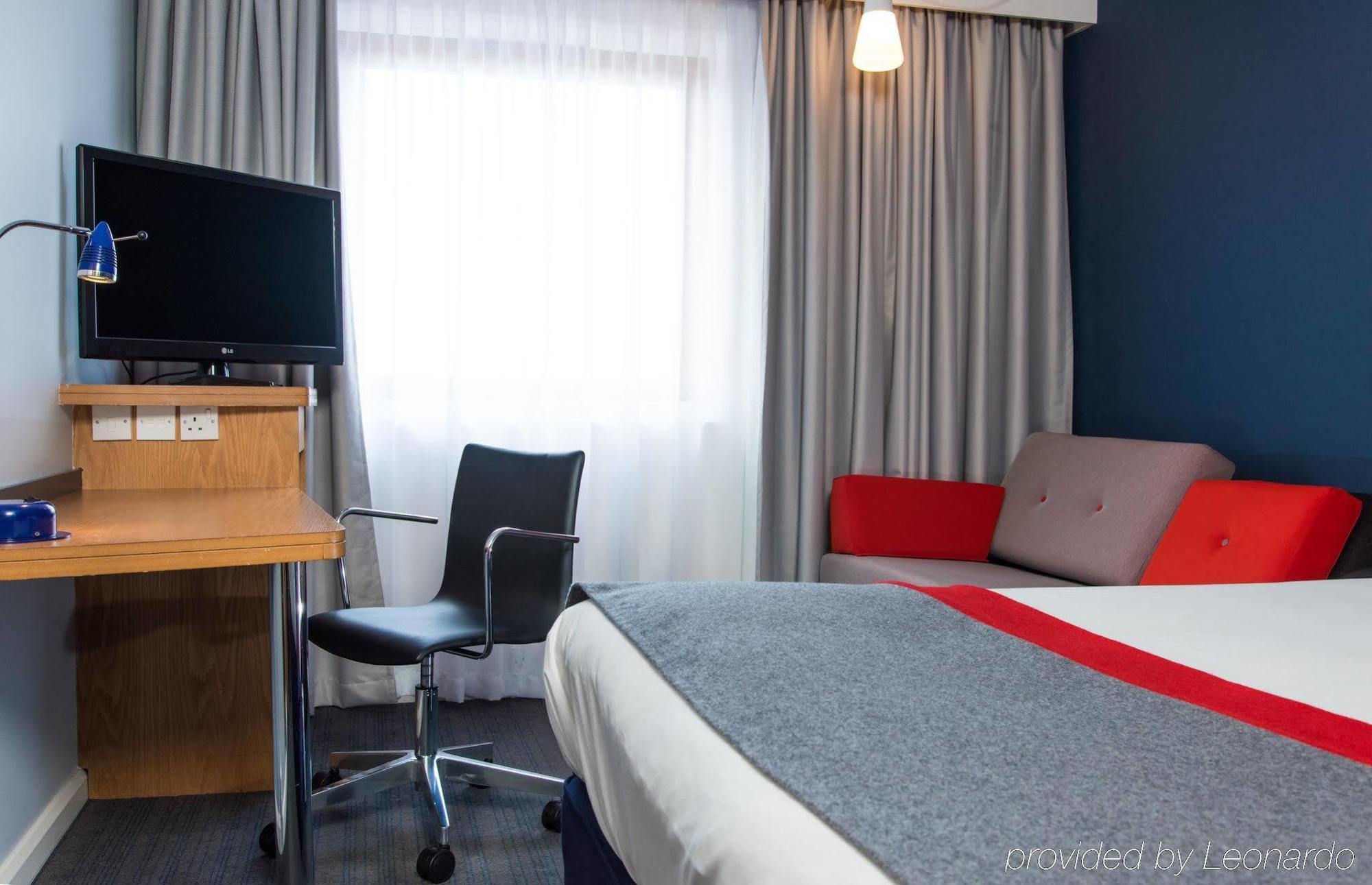 Holiday Inn Express Stoke-On-Trent By Ihg Exterior photo