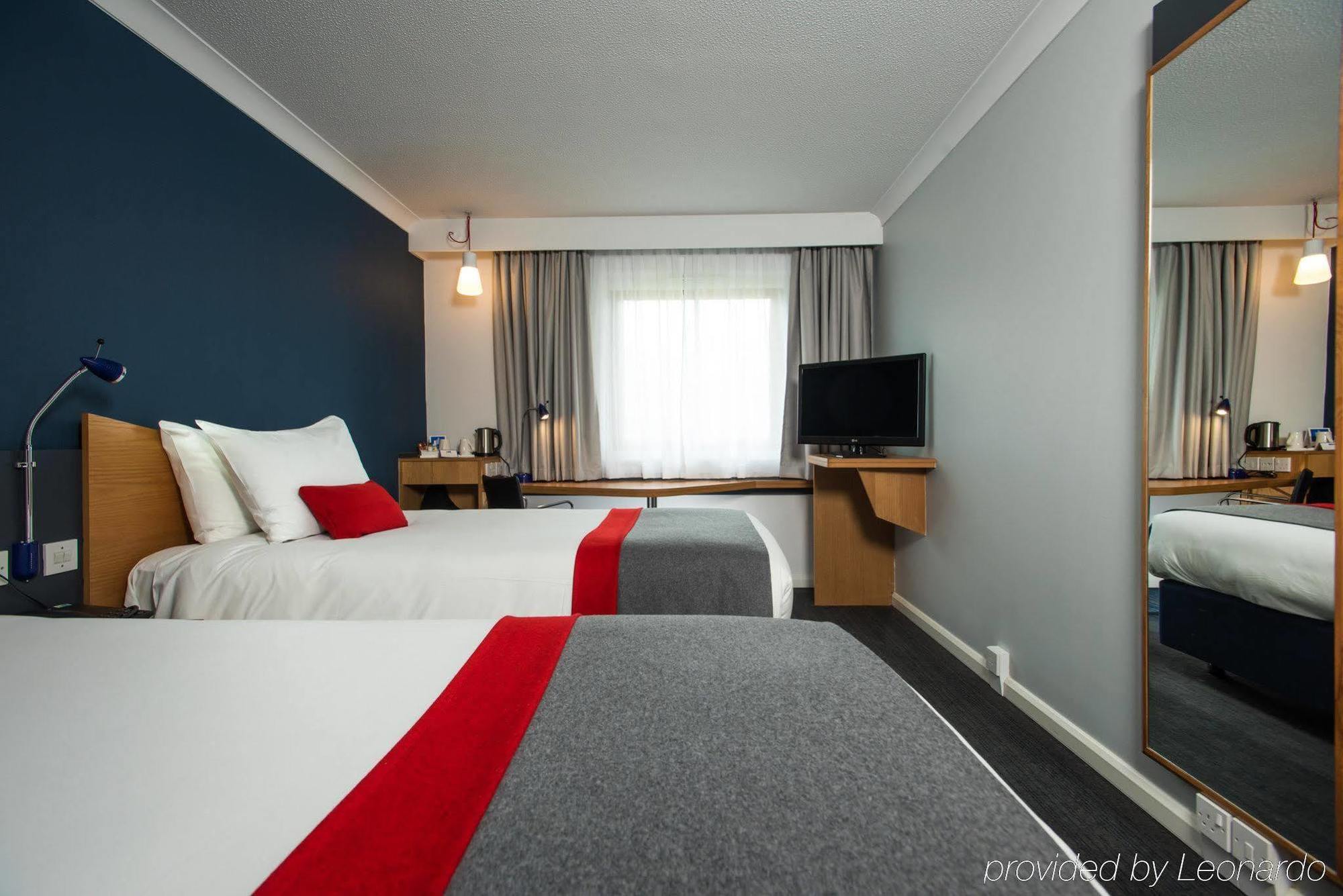 Holiday Inn Express Stoke-On-Trent By Ihg Exterior photo