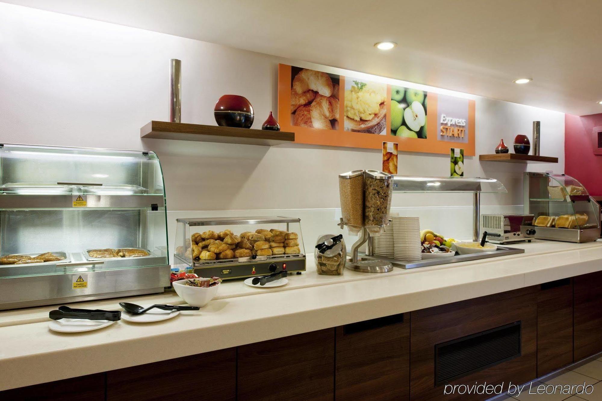 Holiday Inn Express Stoke-On-Trent By Ihg Restaurant photo