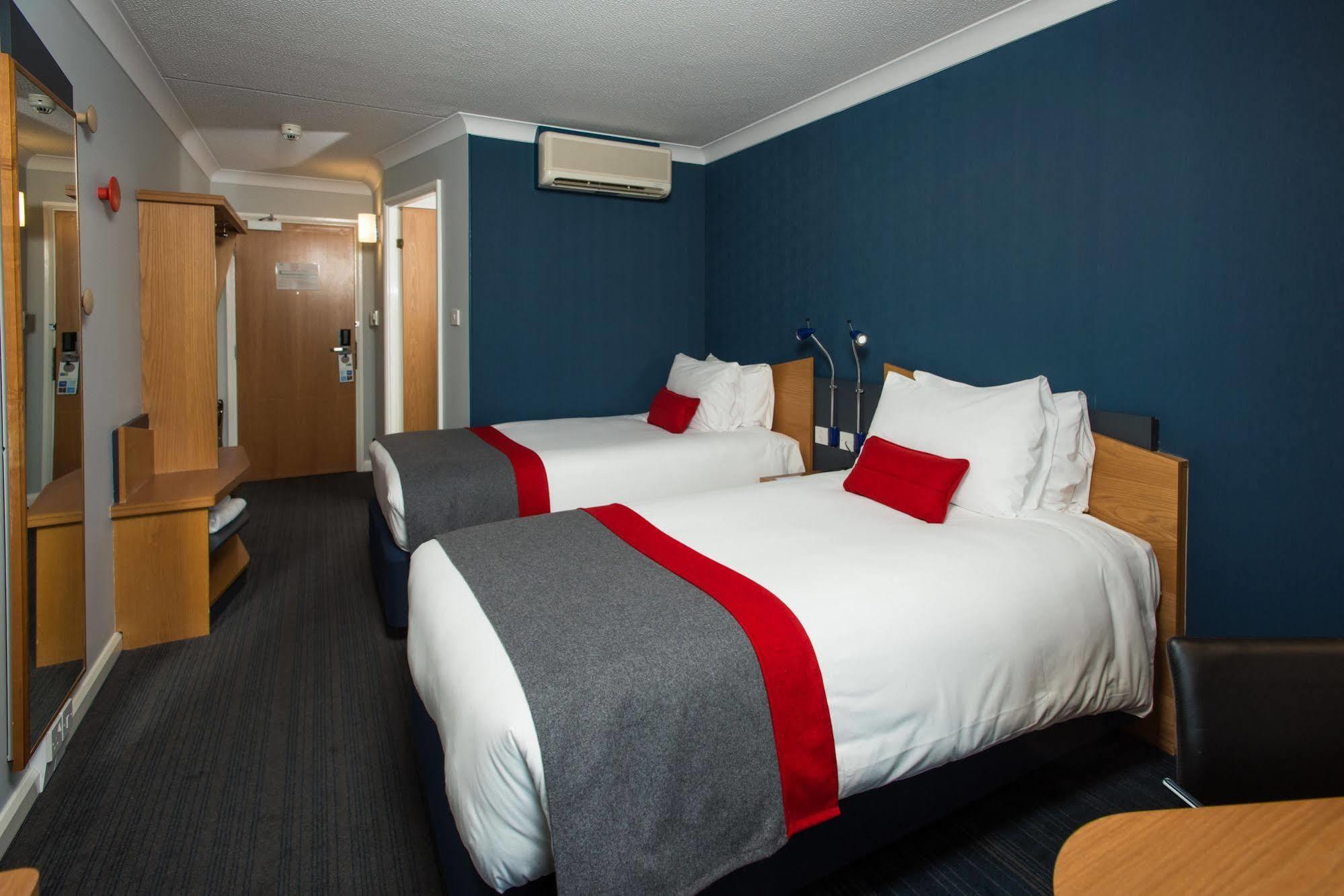 Holiday Inn Express Stoke-On-Trent By Ihg Exterior photo