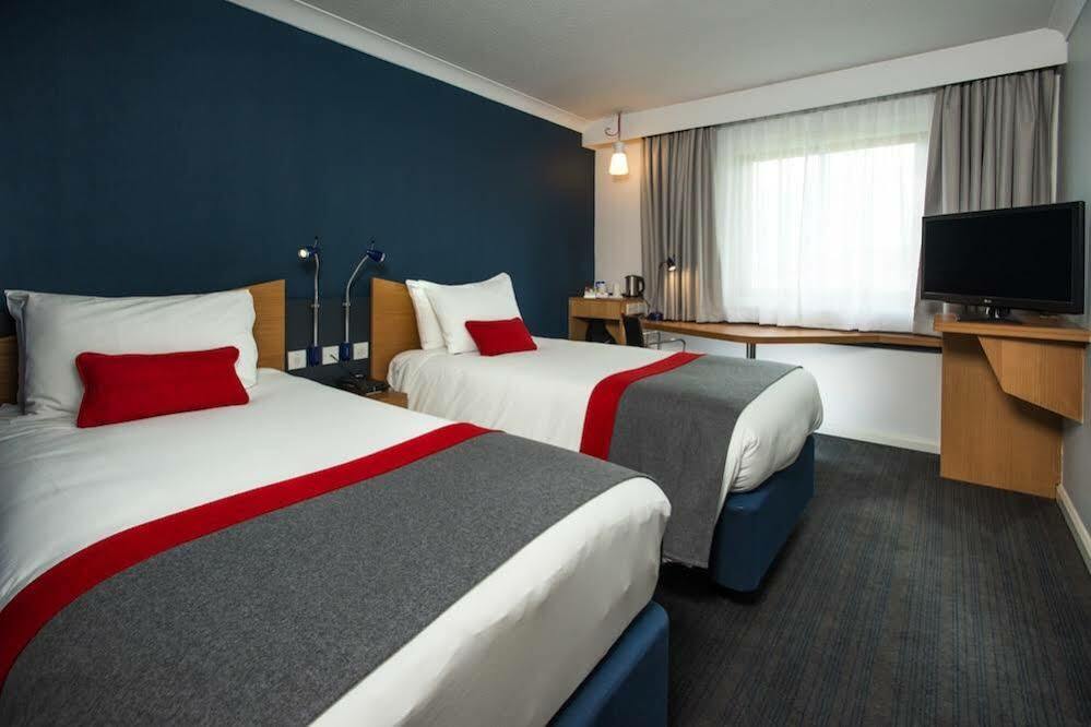 Holiday Inn Express Stoke-On-Trent By Ihg Exterior photo