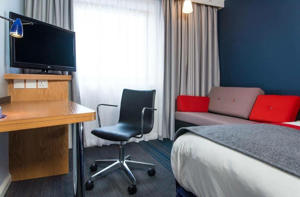 Holiday Inn Express Stoke-On-Trent By Ihg Exterior photo
